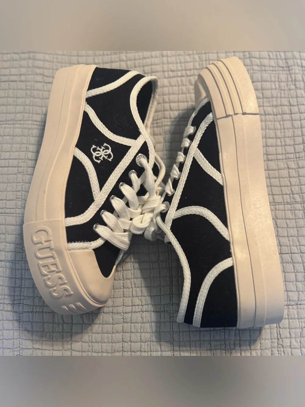 GUESS Women's Issah Branded Platform Lace-Up Sneakers NWOT